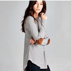 3/30 Cherish black white striped longsleeve